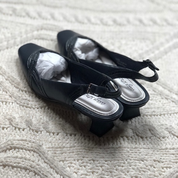 Easy Street Stunning heels - Picture 2 of 3